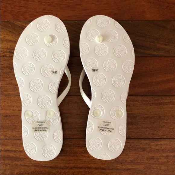 ๐ Vince Camuto Flip Flops - Picture 4 of 4